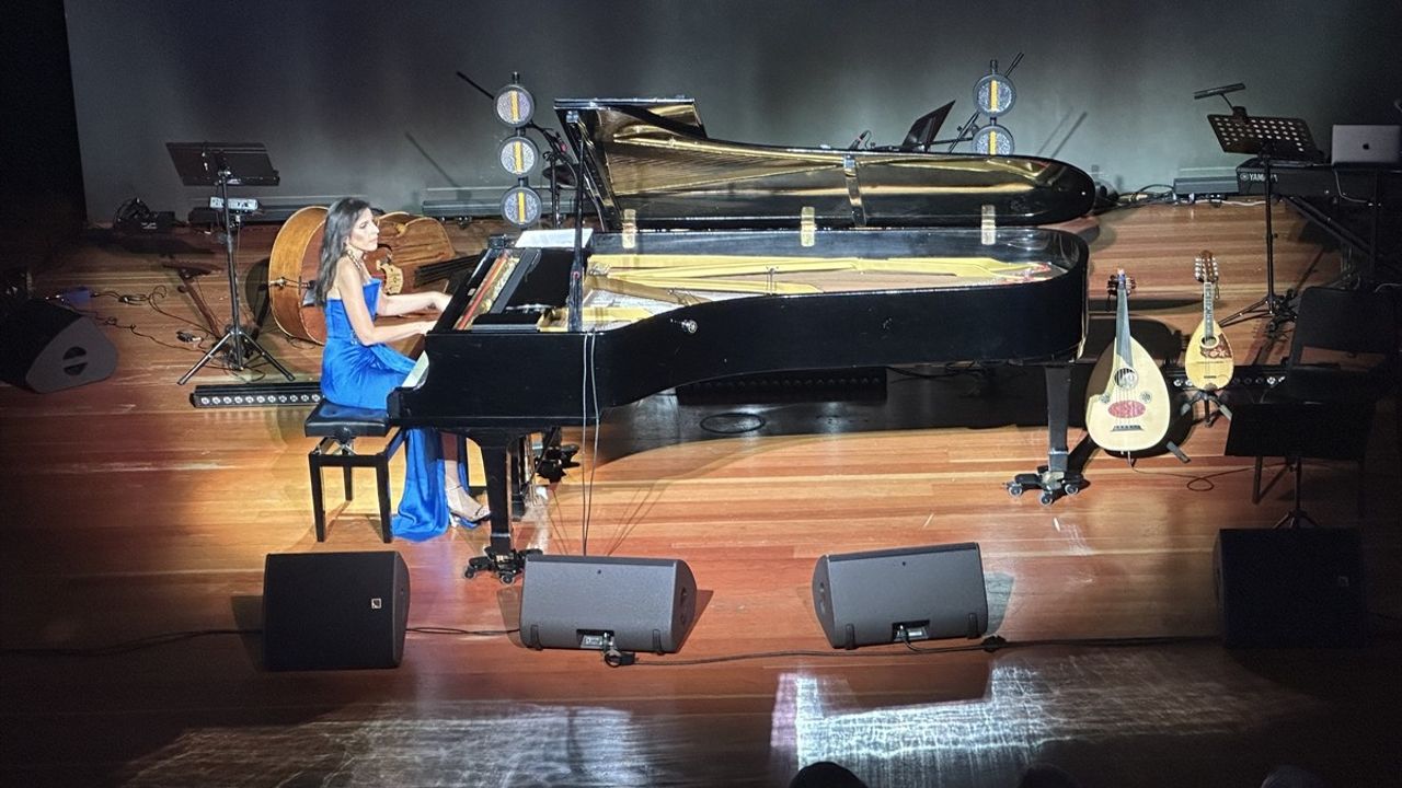 Türk ve Yunan Sanatçılar Ortak Konserle Dostluk Köprüsü Kurdu