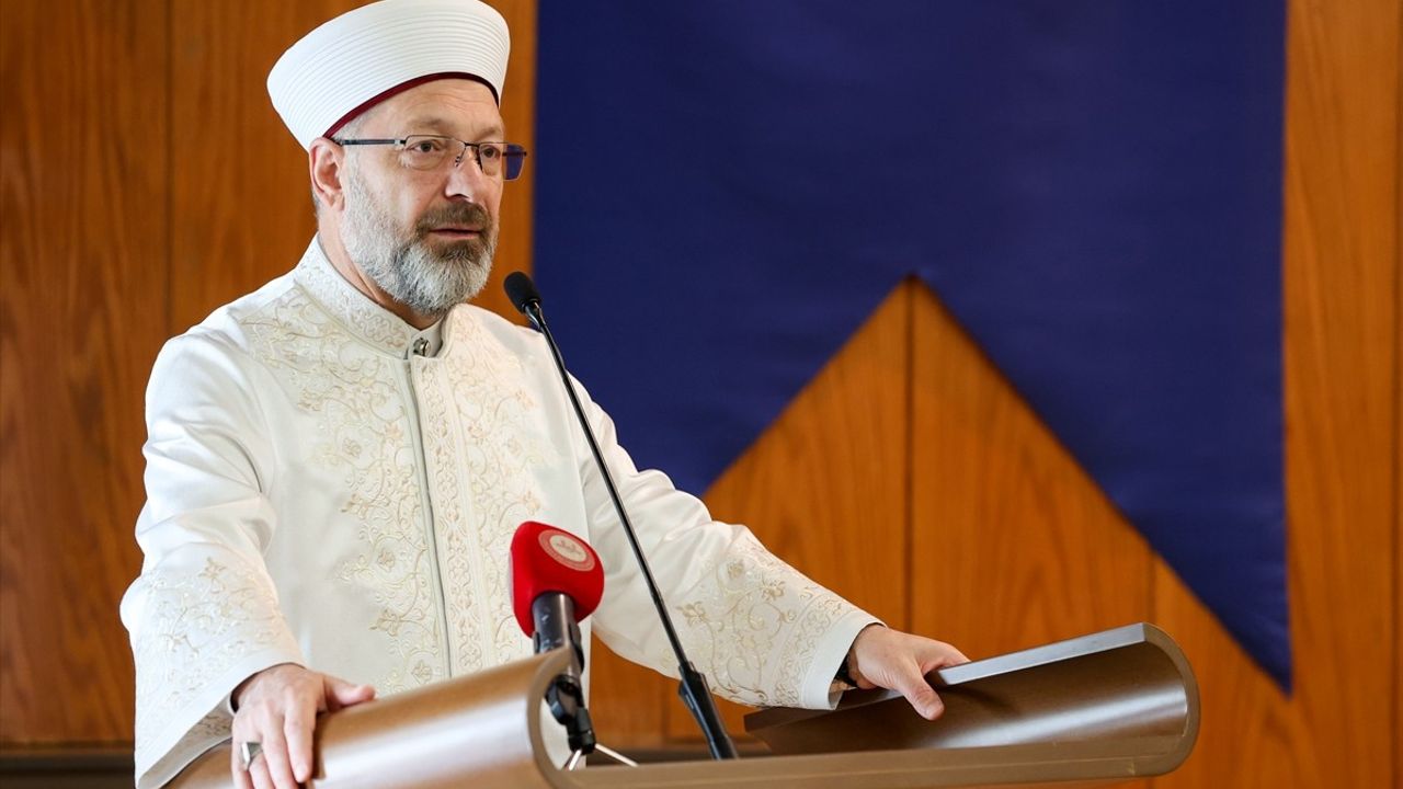 Türkiye'de Kur'an-ı Kerim'i Güzel Okuma Yarışması Finali Düzenlendi
