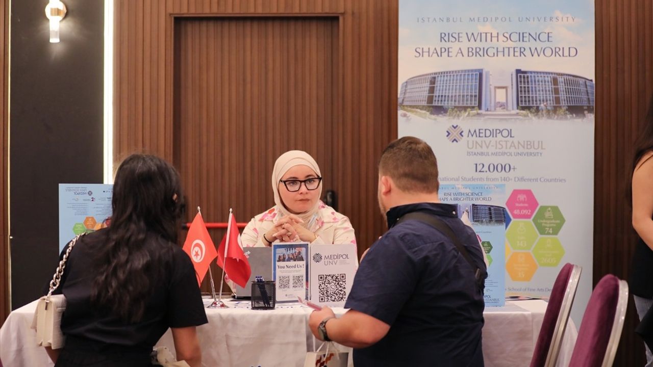 Türkiye Maarif Vakfı Tunus'ta Eğitim Fuarı Düzenledi