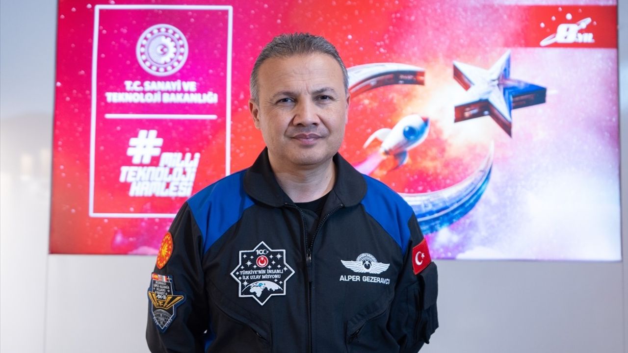 Türkiye'nin İlk Astronotu Alper Gezeravcı, TEKNOFEST KKTC'de İlgiden Memnun