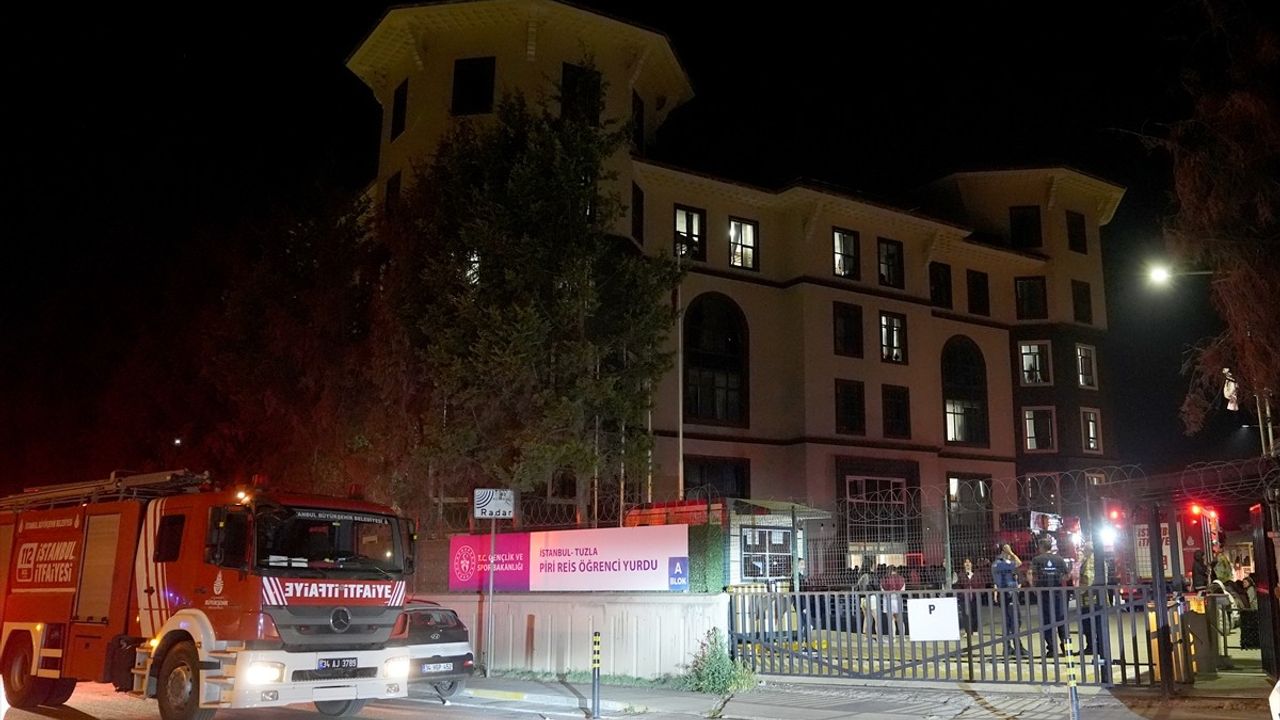Tuzla'daki Kız Öğrenci Yurdunda Yangın