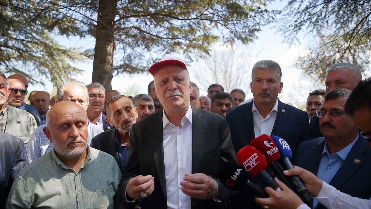TZOB Genel Başkanı Bayraktar, Çorum'daki Dondan Etkilenen Meyve Bahçelerini İnceledi