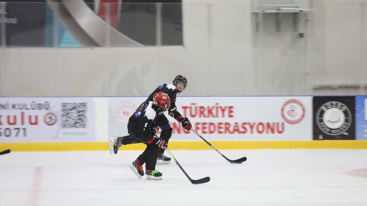 U14 Türkiye Buz Hokeyi Şampiyonası Samsun'da Start Aldı