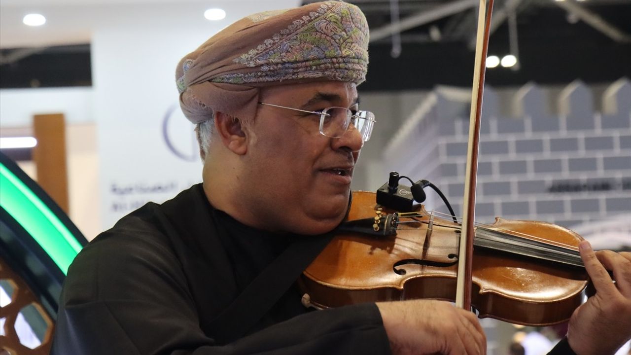 Ummanlı Kemancı Nasır el-Kindi Türk ve Filistin Bestelerini Seslendirdi