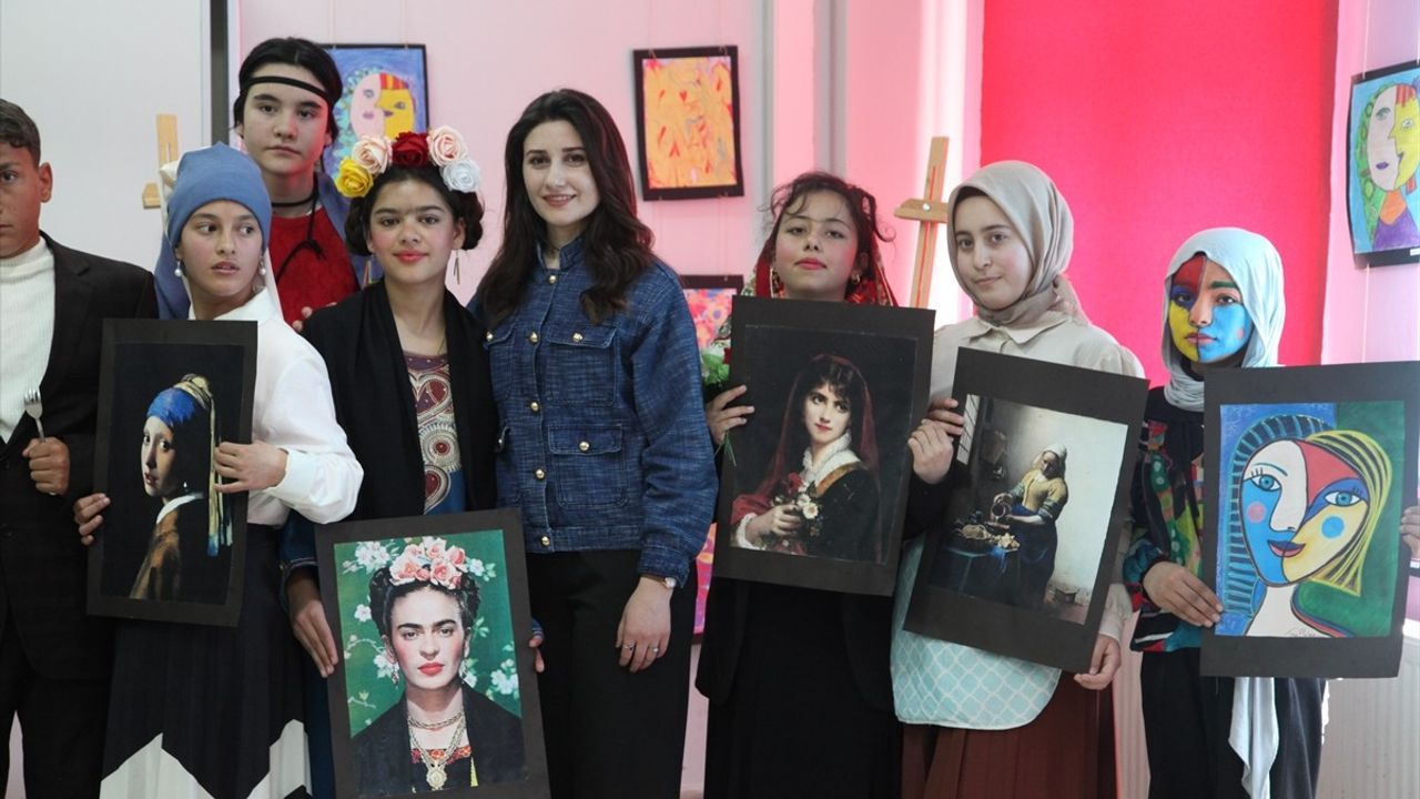 Ünlü Ressamların Eserleri Canlandırıldı