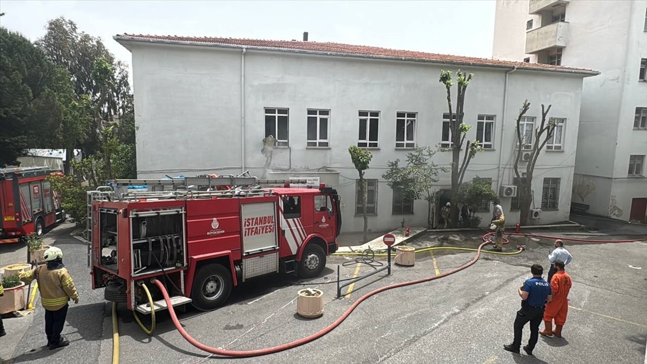 Üsküdar Devlet Hastanesi'nde Yangın Kontrol Altına Alındı