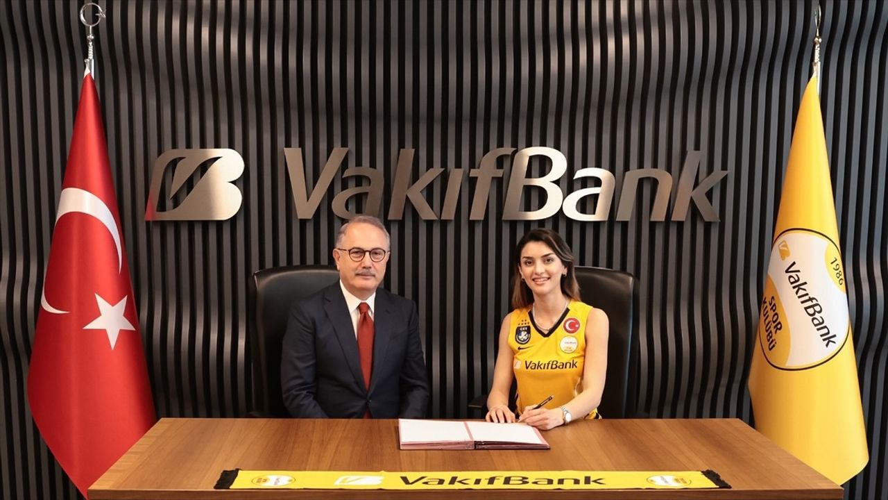 VakıfBank Kadın Voleybol Takımı, Nehir Kurtulan'ı Transfer Etti