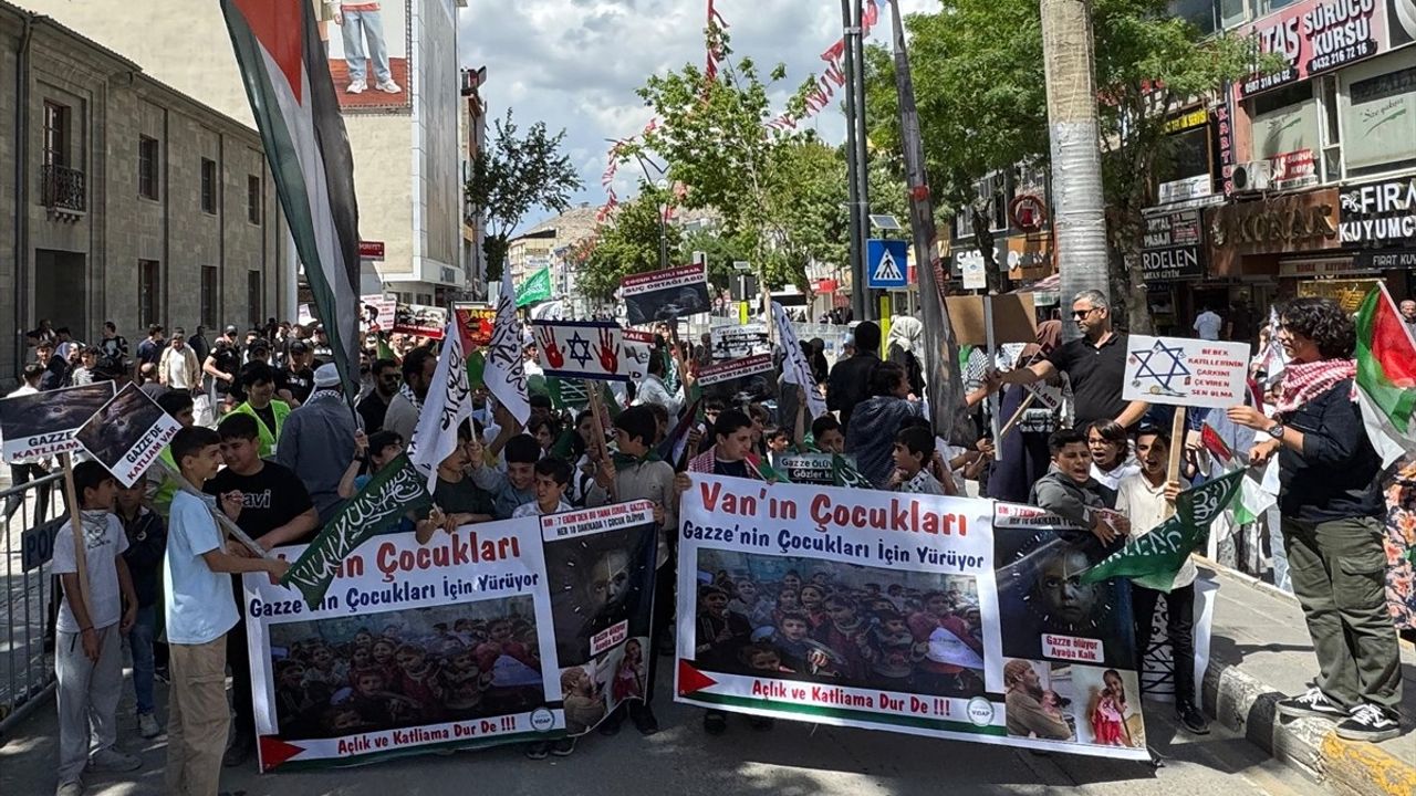 Van'da Çocuklar Filistin İçin Yürüdü