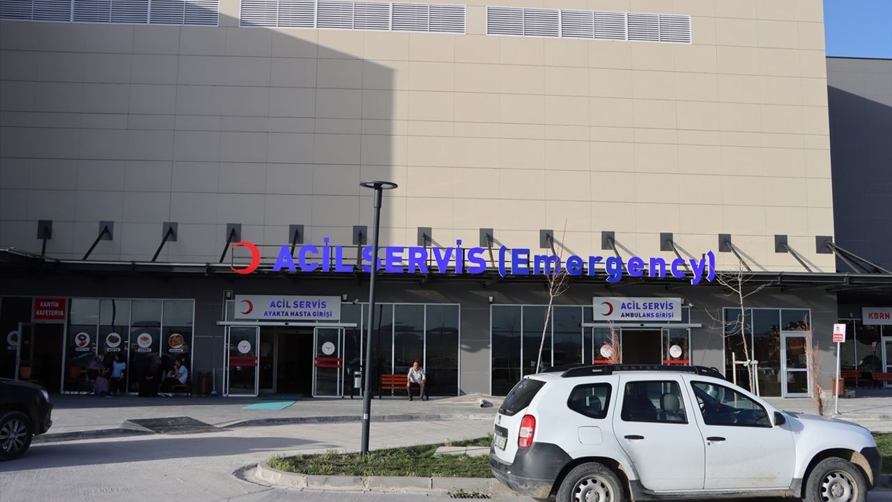Yerköy'de Doğum Günü Pastası Nedeniyle 12 Öğrenci Zehirlendi