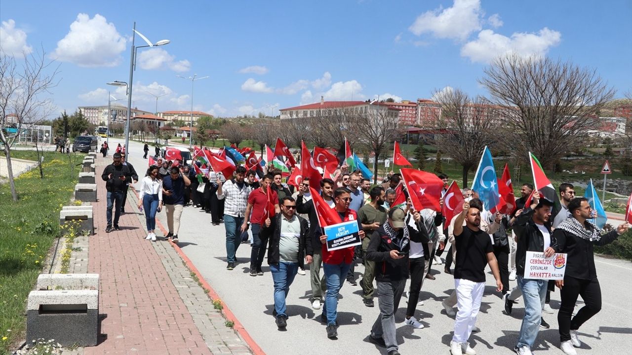Yozgat Bozok Üniversitesi'nden Gazze ve Doğu Türkistan'a Destek Yürüyüşü