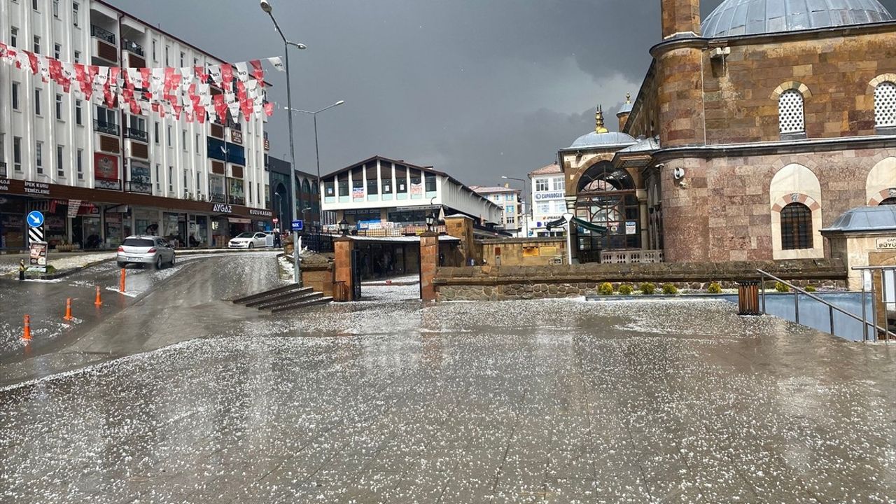 Yozgat'ta Dolu ve Sağanak Yağış Hayatı Olumsuz Etkiledi