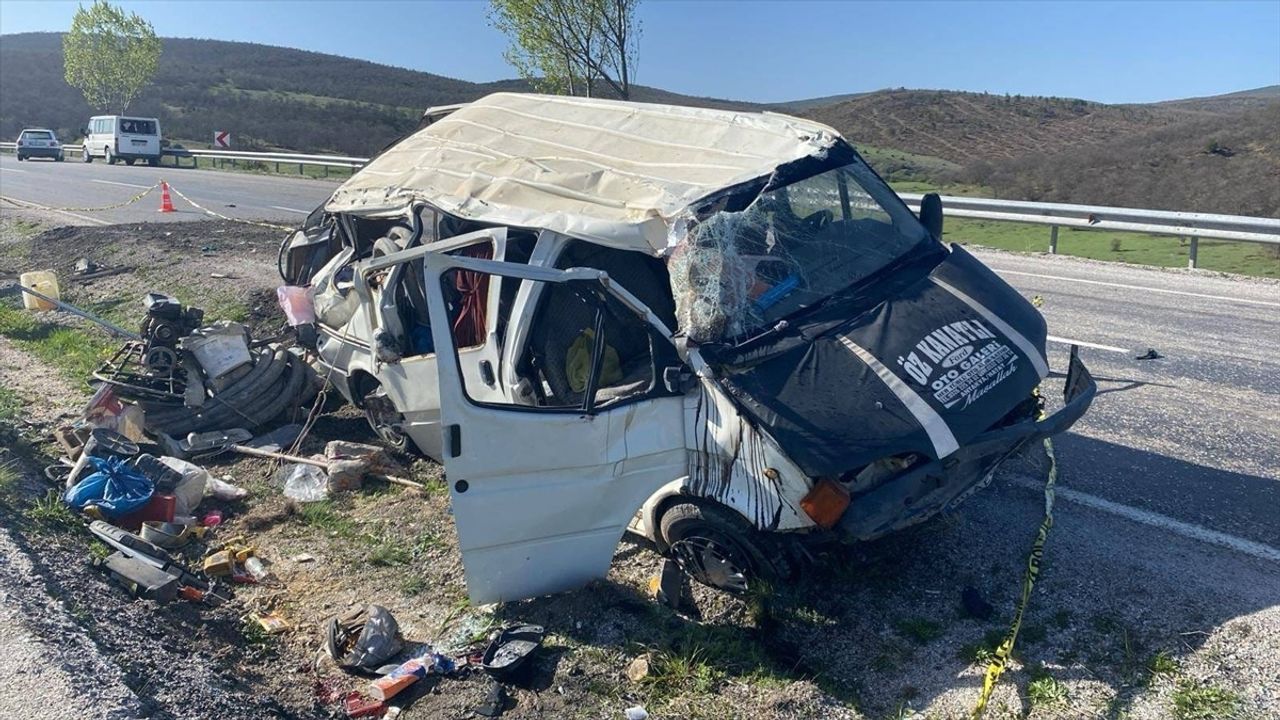 Yozgat'ta Minibüs Kazası: 1 Ölü, 2 Yaralı