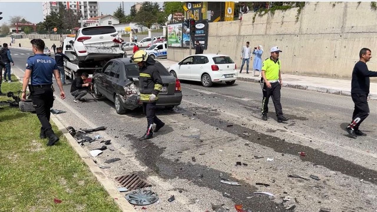 Yozgat'ta Zincirleme Trafik Kazası: 6 Yaralı