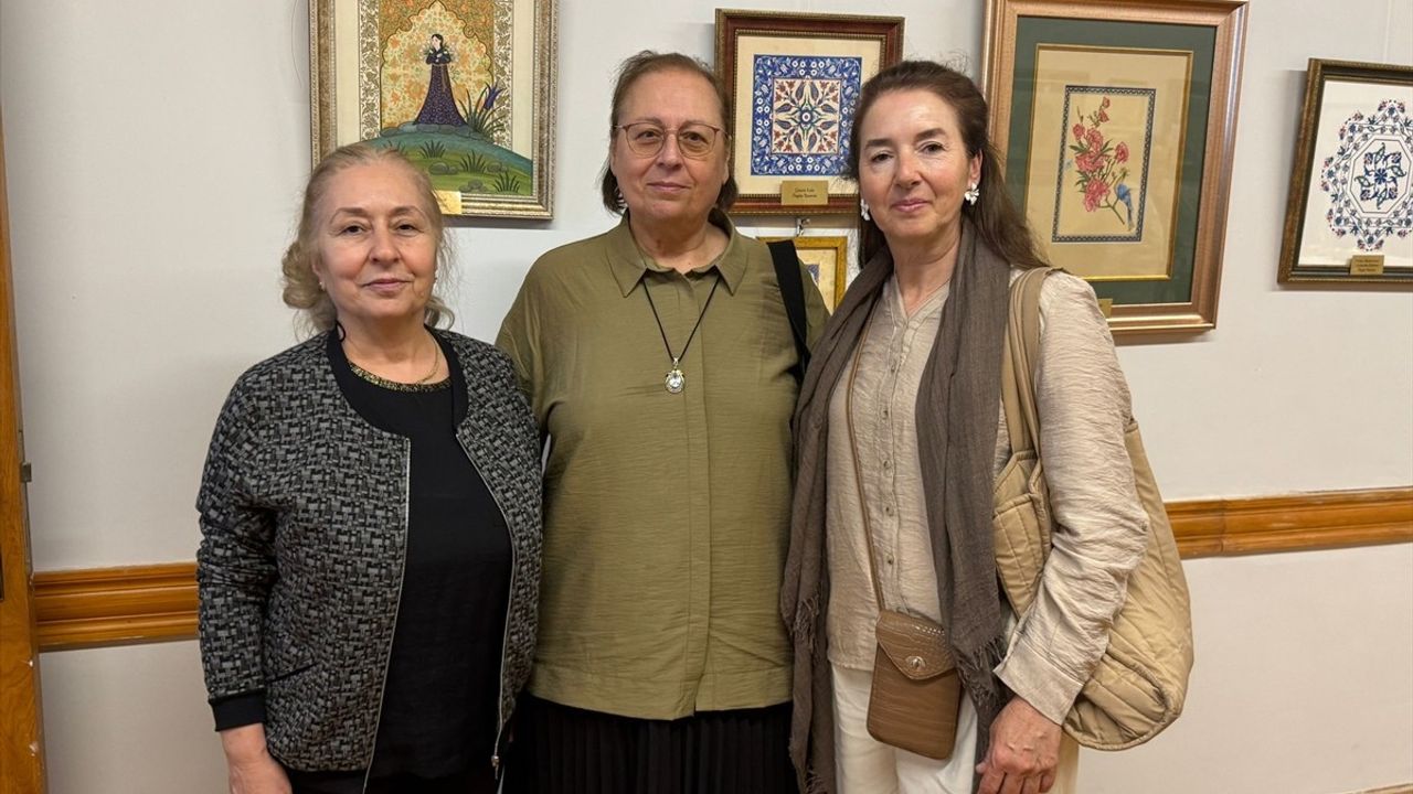 Zehra Çağlı'nın 'Gönül Fırçasından' Sergisi Zeyrek Akademi'de Açıldı