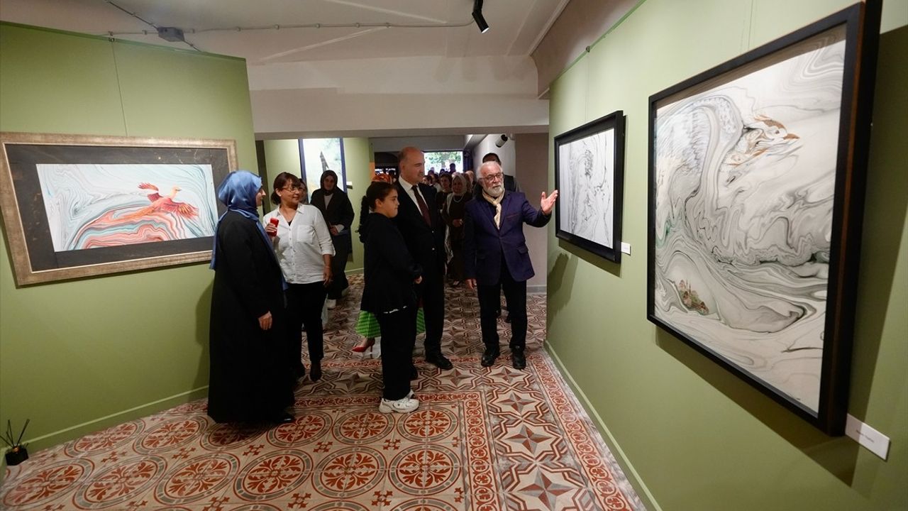 Zuhurat Sergisi Sanatseverlerle Buluştu