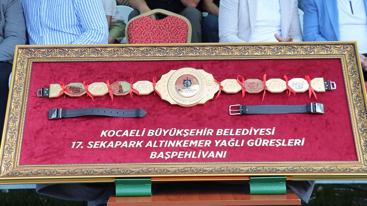 17. Sekapark Altın Kemer Yağlı Güreşleri'nde Başpehlivan Orhan Okulu