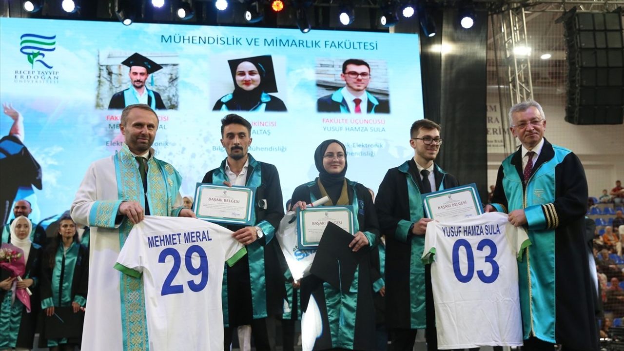2024-2025 Mezuniyet Töreni Recep Tayyip Erdoğan Üniversitesinde Gerçekleşti