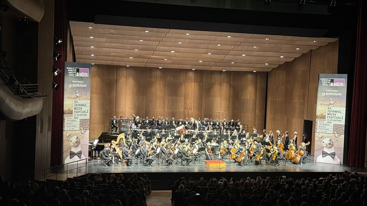 53. İstanbul Müzik Festivali AKM'de Başladı