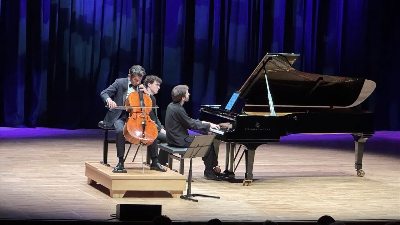 53. İstanbul Müzik Festivali'nde Capuçon ve Kantorow'dan Unutulmaz Performans