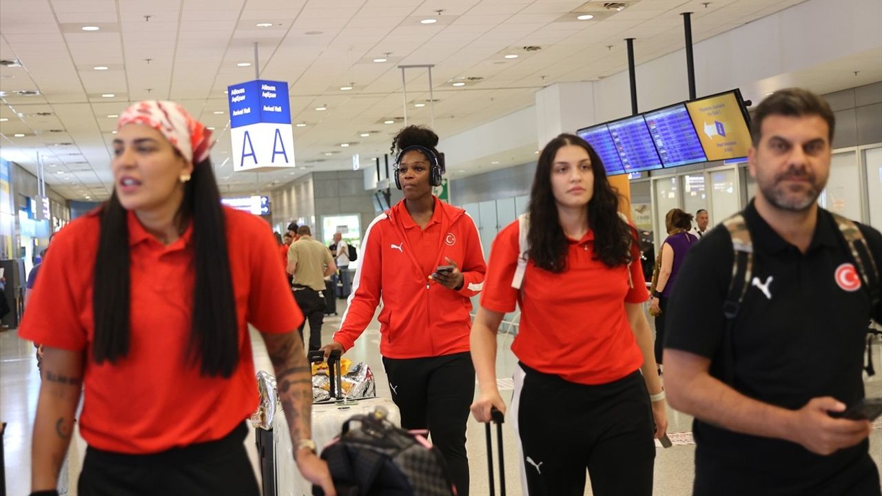A Milli Kadın Basketbol Takımı Atina'da