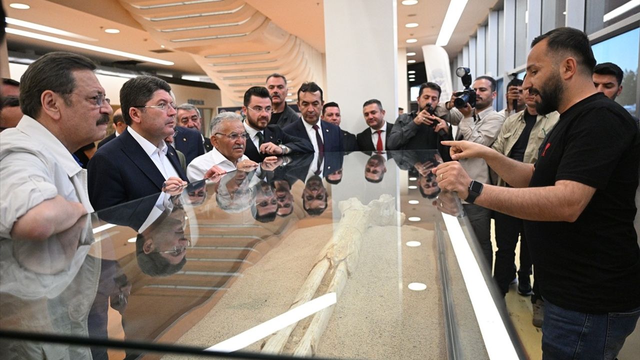 Adalet Bakanı Yılmaz Tunç, Kayseri'de Önemli Ziyaretlerde Bulundu