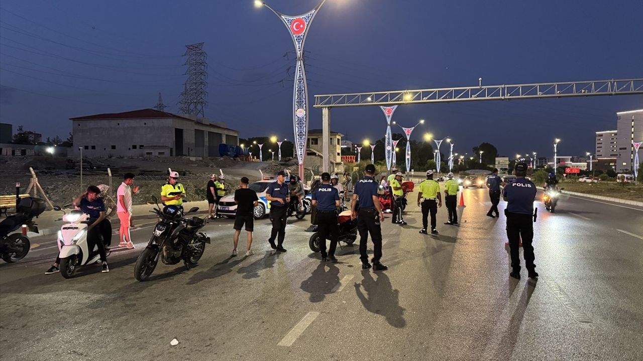 Adana'da Motosiklet Denetimi: 16 Araç Trafikten Men Edildi