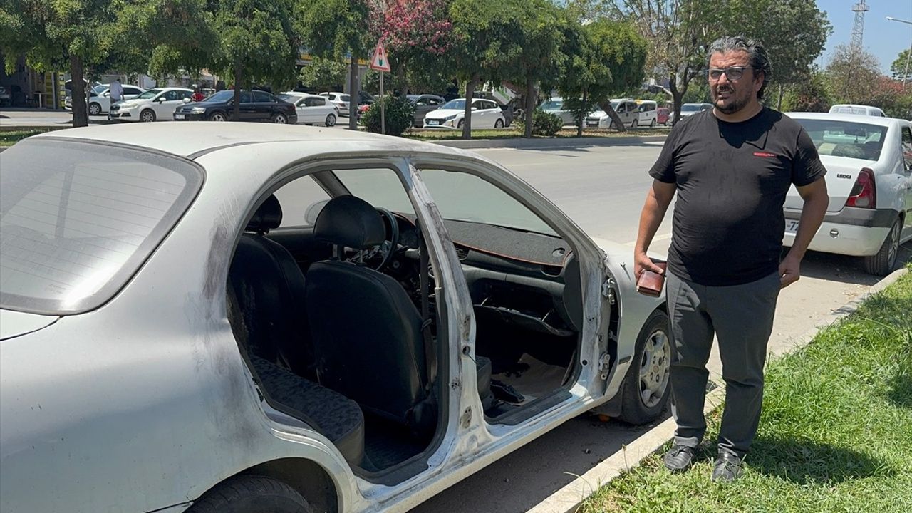 Adana'da Park Halindeki Otomobilin Kapıları Çalındı