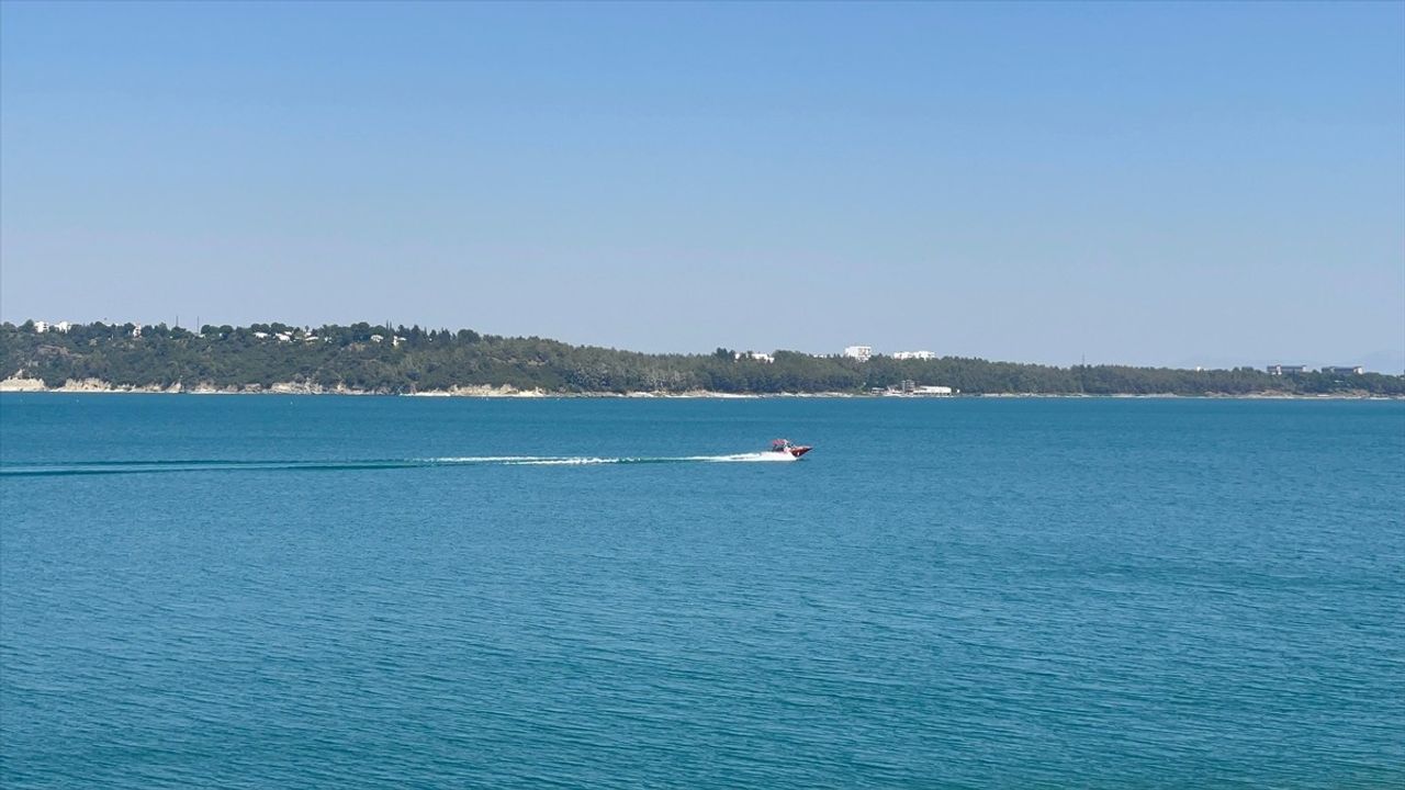 Adana'da Yangın Söndürme Uçağı Düştü: İki Pilot Yaralandı