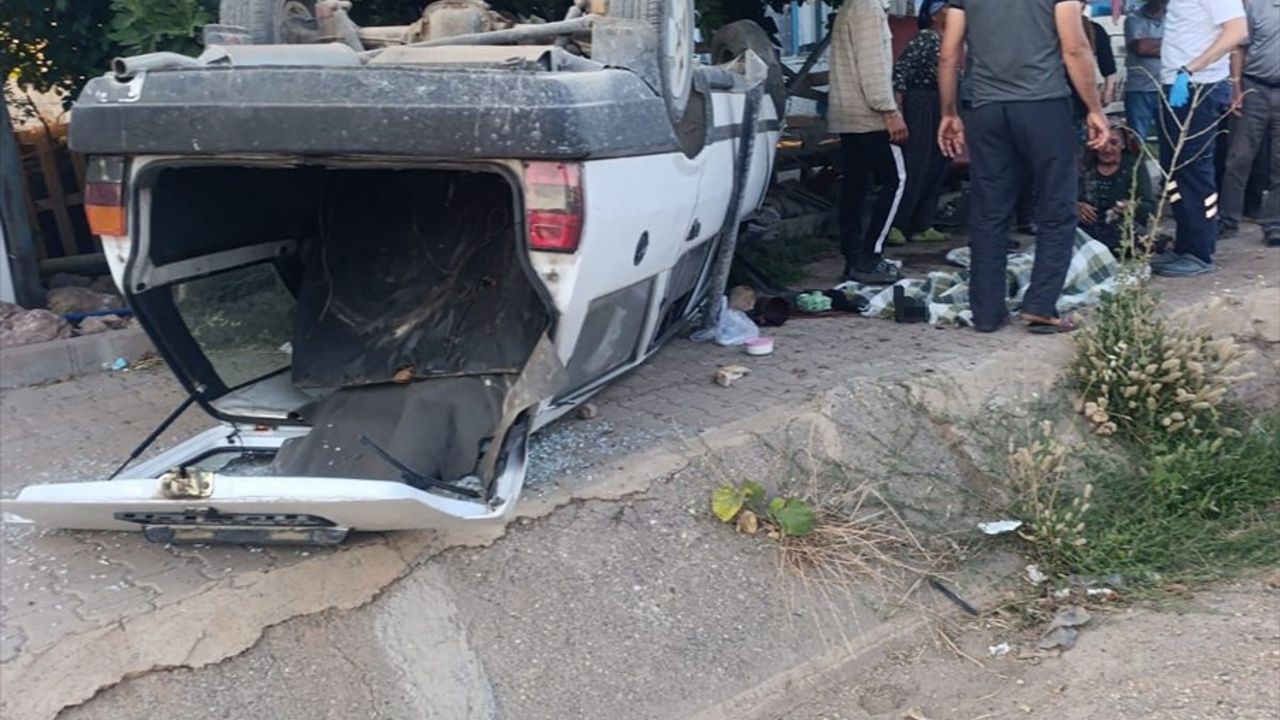 Adıyaman'da Hafif Ticari Araç Kazası: Sürücü Hayatını Kaybetti