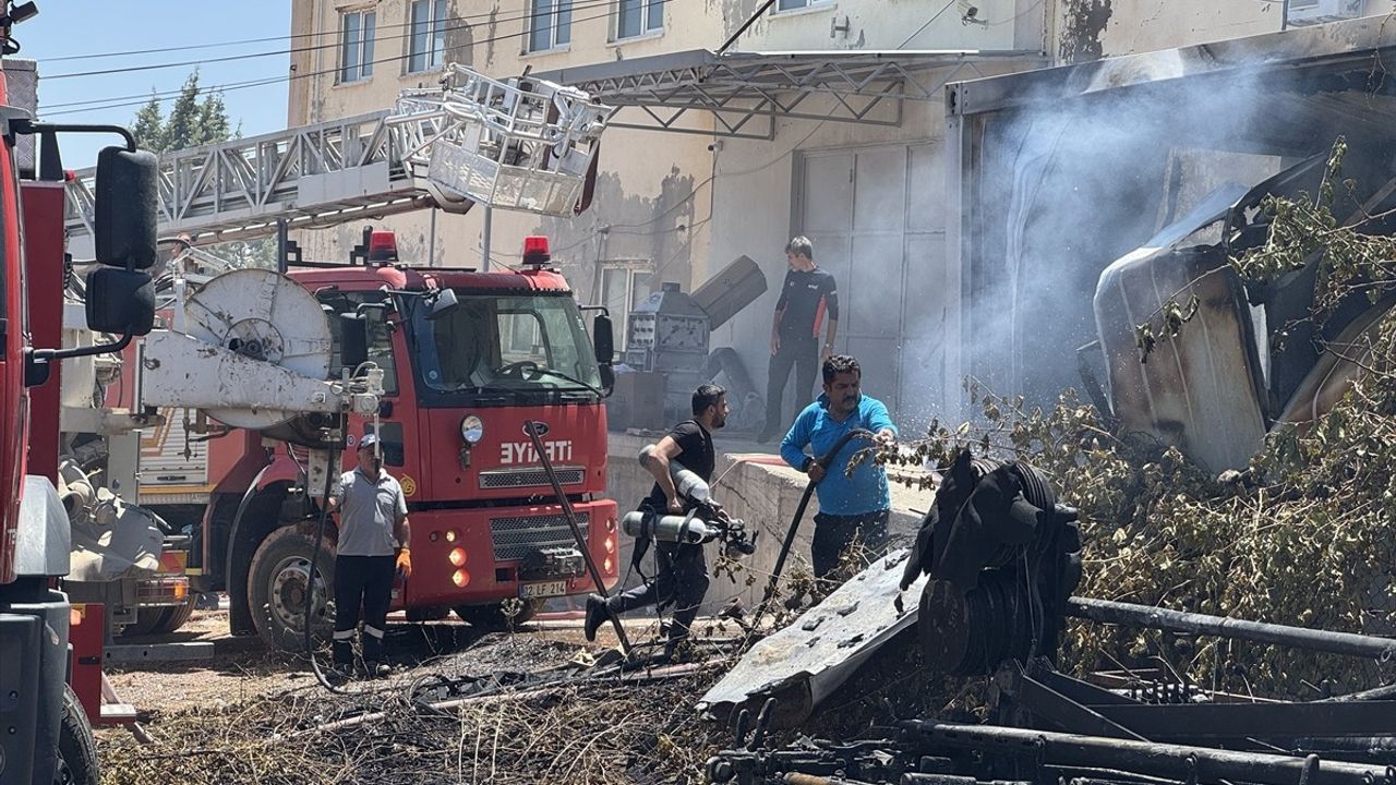 Adıyaman'daki Fabrika Yangını Kontrol Altına Alındı