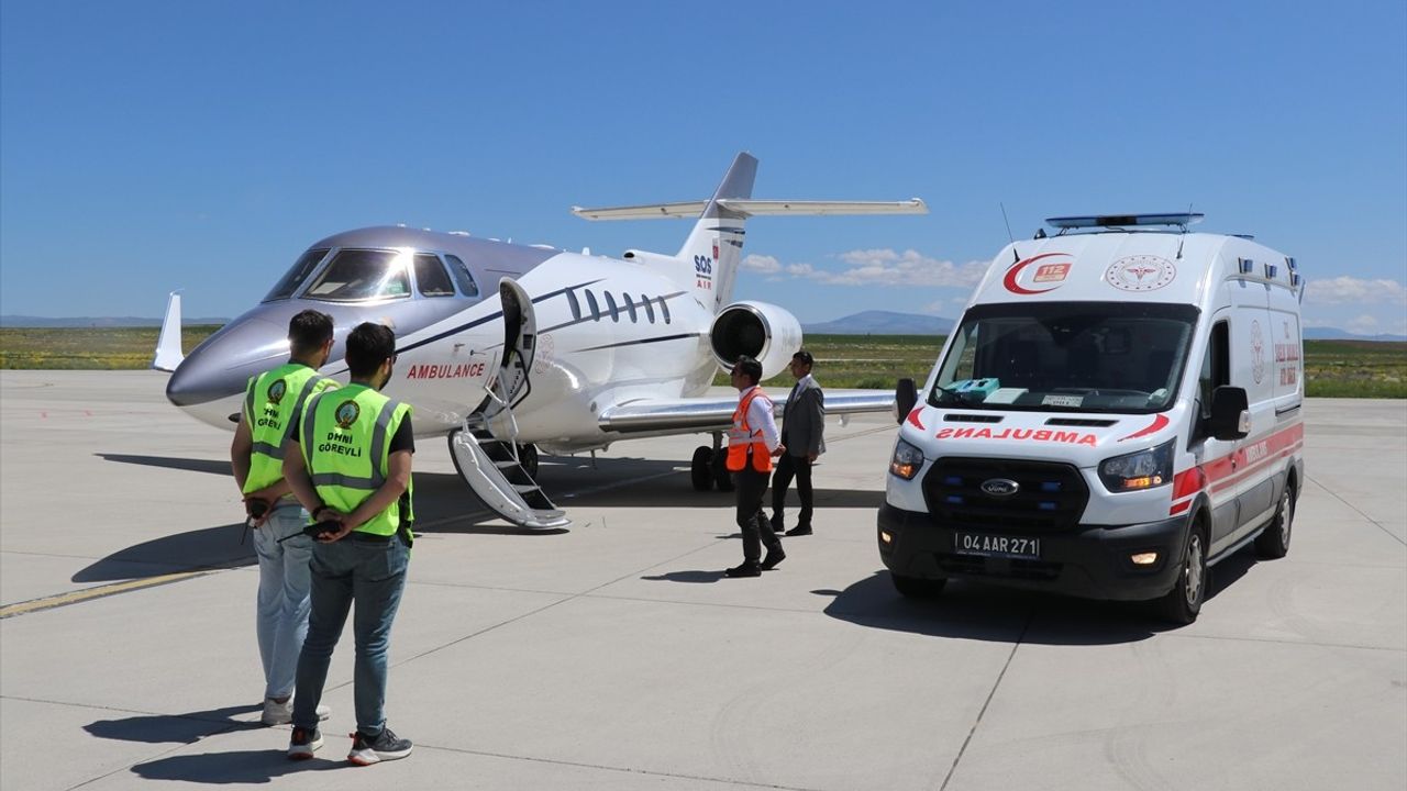 Ağrı'da Kalp Sorunu Olan Bebek Ambulans Uçak ile Ankara'ya Gönderildi