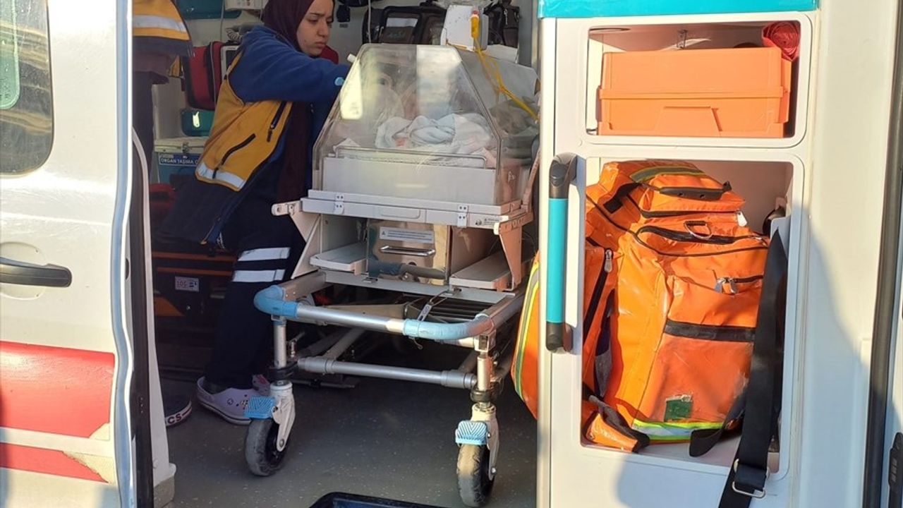 Ağrı'da Prematüre Bebek Ankara'ya Nakledildi