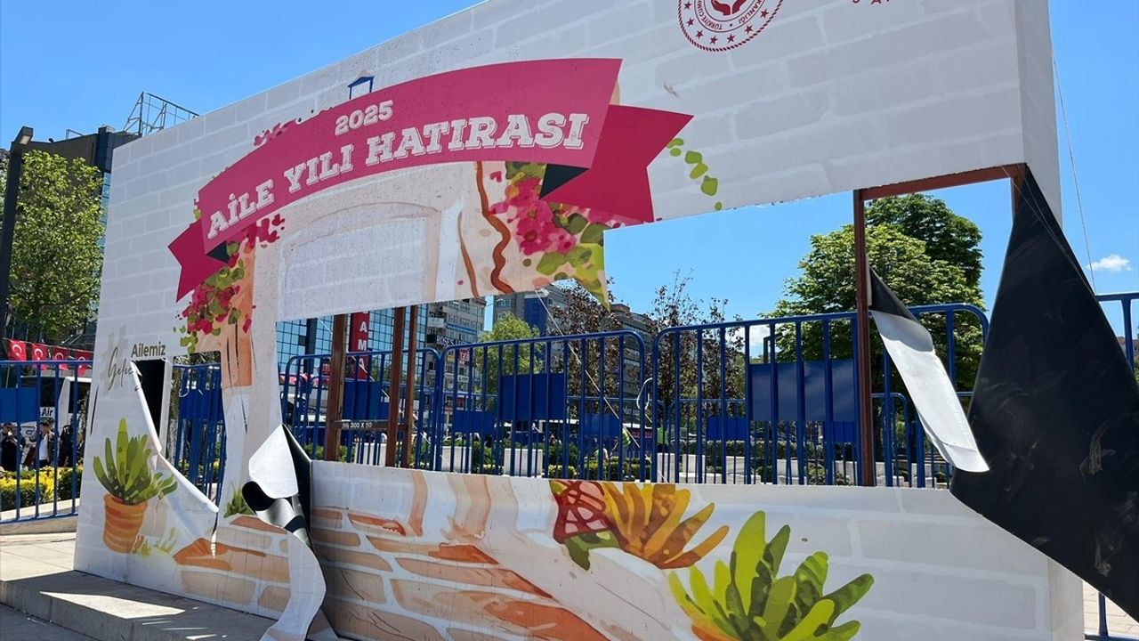 Aile Yılı Panosuna Zarar Veren Gençlerle Görüşme Gerçekleştirildi