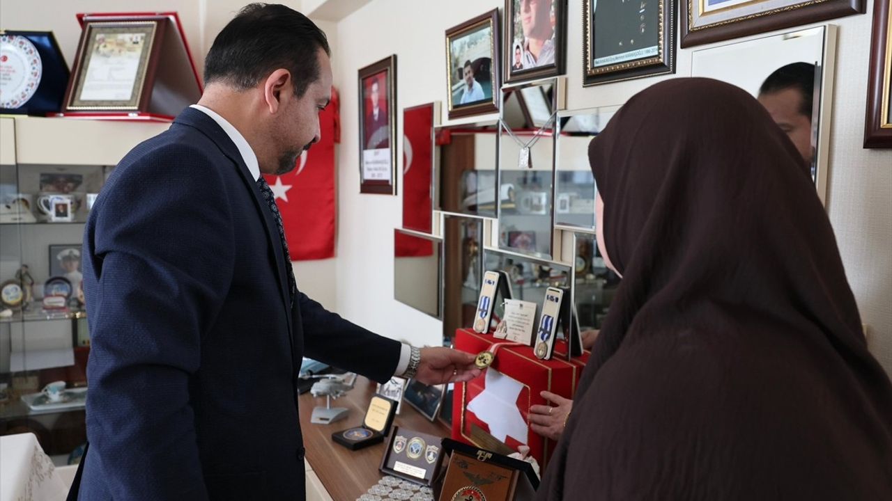 AK Parti'den 'Annemiz' Projesi Kapsamında Şehit Ailesine Ziyaret
