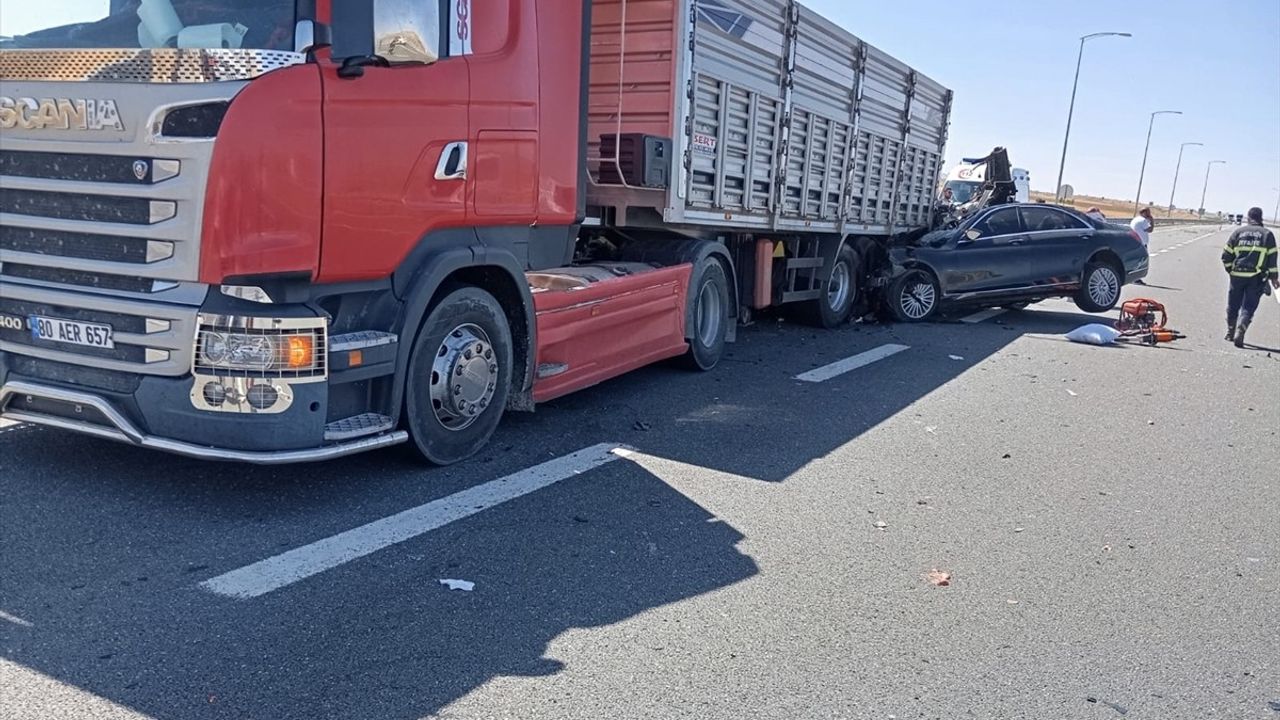 Aksaray'daki Trafik Kazası: 2 Ölü, 1 Yaralı