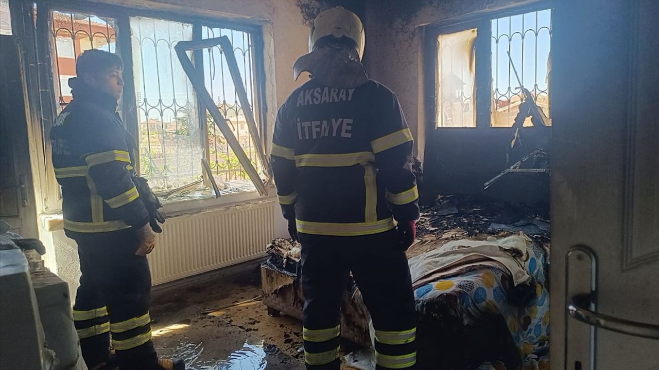 Aksaray'daki Yangına Müdahale Eden Kişi Dumandan Etkilendi