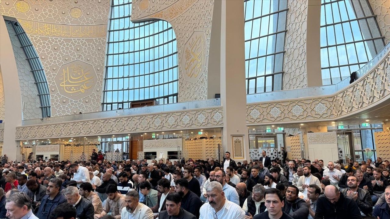 Almanya'da Kurban Bayramı Namazı Coşkuyla Kutlandı
