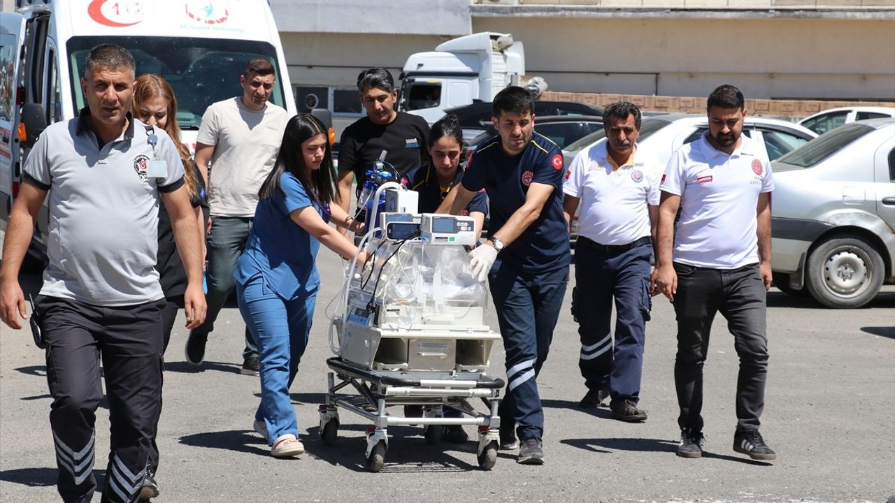 Ambulans Helikopterle Bebeğin Bitlis'e Nakli