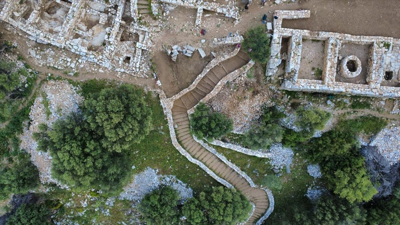 Amos Antik Kenti Tiyatrosu'nda Çevre Düzenlemesi Tamamlandı