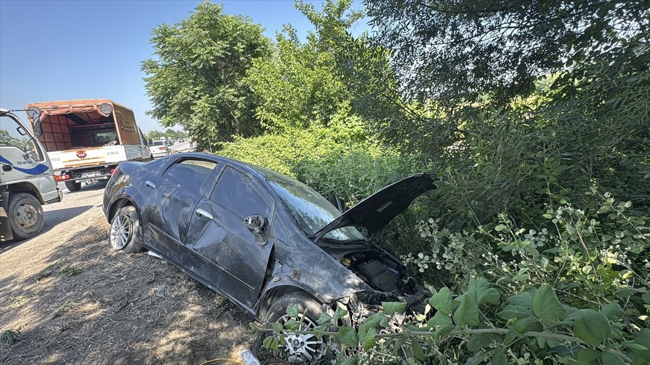 Anadolu Otoyolu'nda Otomobil ve Tanker Çarpıştı: 7 Yaralı