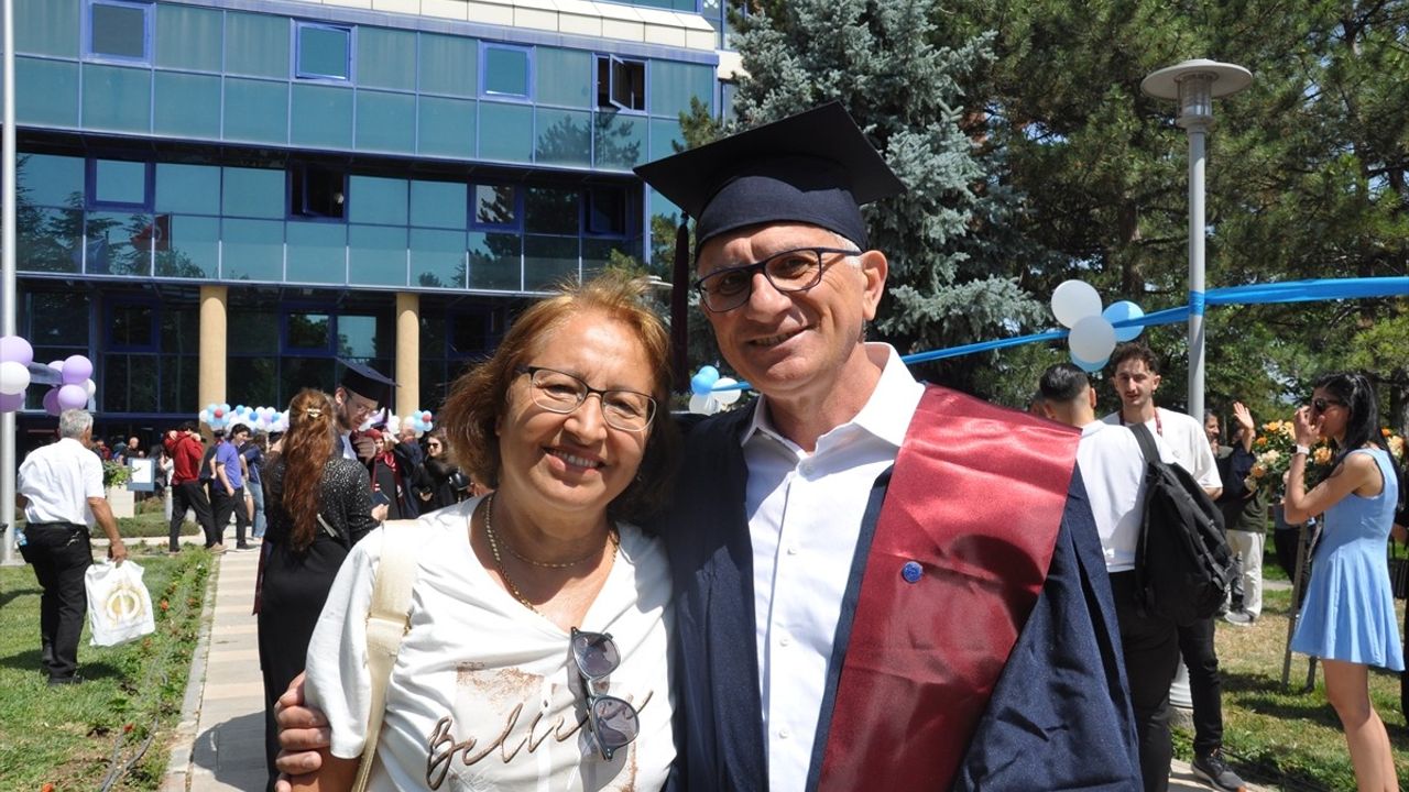 Anadolu Üniversitesi mezunları: Eğitimin yaşı yok