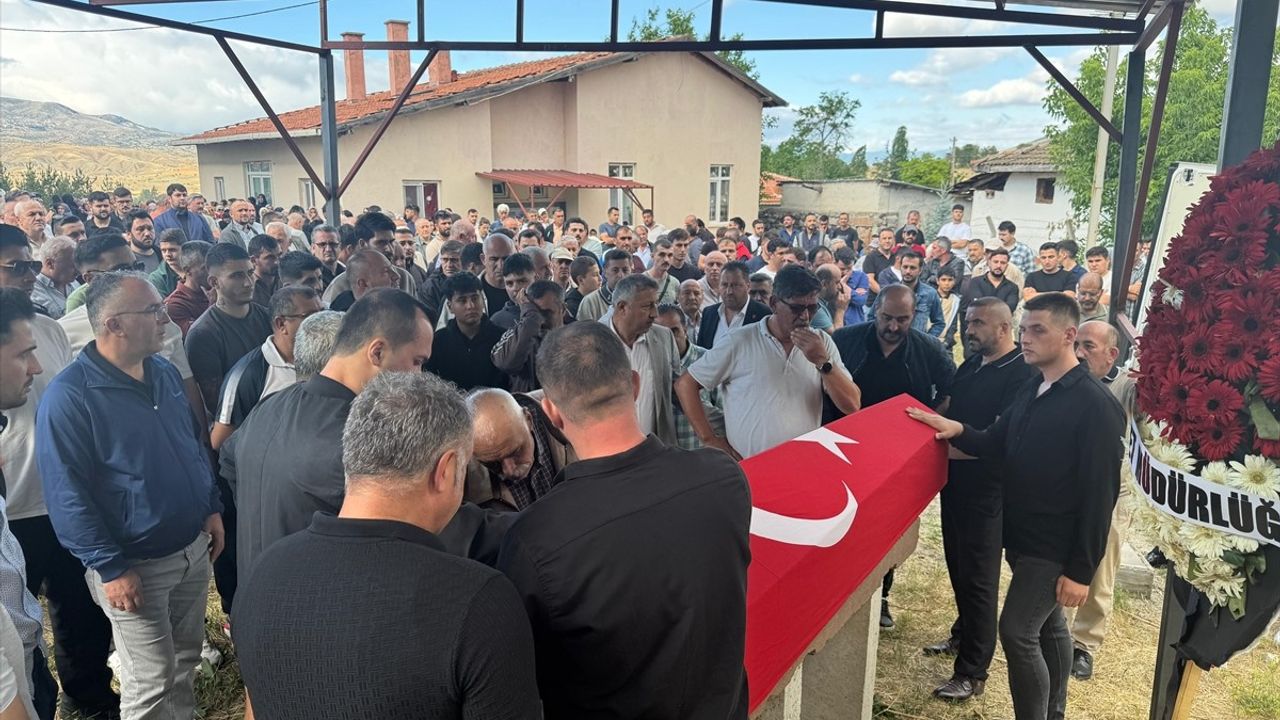 Ankara'da Hayatını Kaybeden Polis Memurunun Cenazesi Çankırı'da Defnedildi