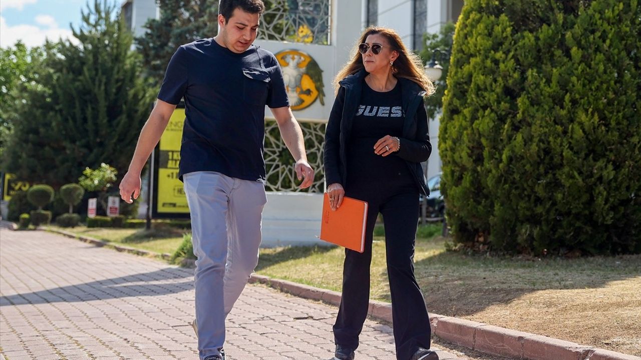 Anne ve Oğul Selçuk Üniversitesi'nde Beraber Eğitim Görüyor