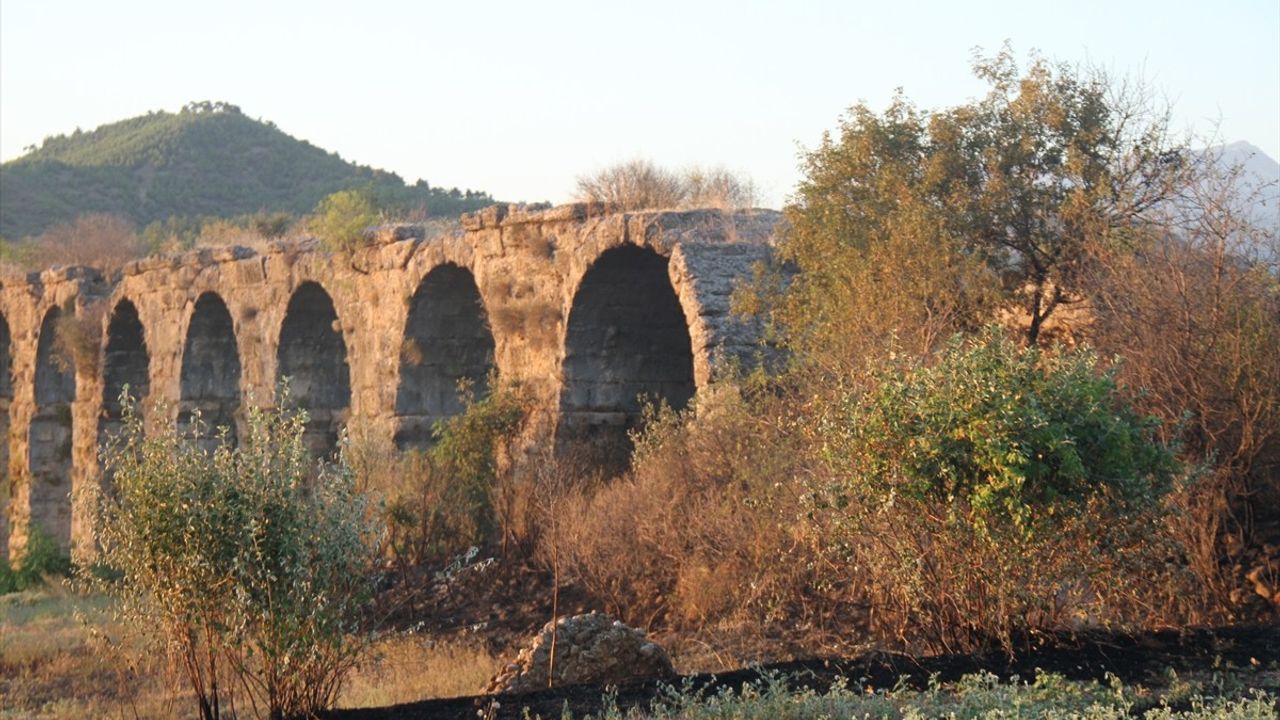 Antalya'da Aspendos Antik Kenti Yakınındaki Yangın Kontrol Altına Alındı
