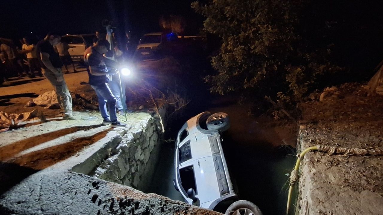 Antalya'da Sulama Kanalına Devrilen Araçta İki Kişi Hayatını Kaybetti
