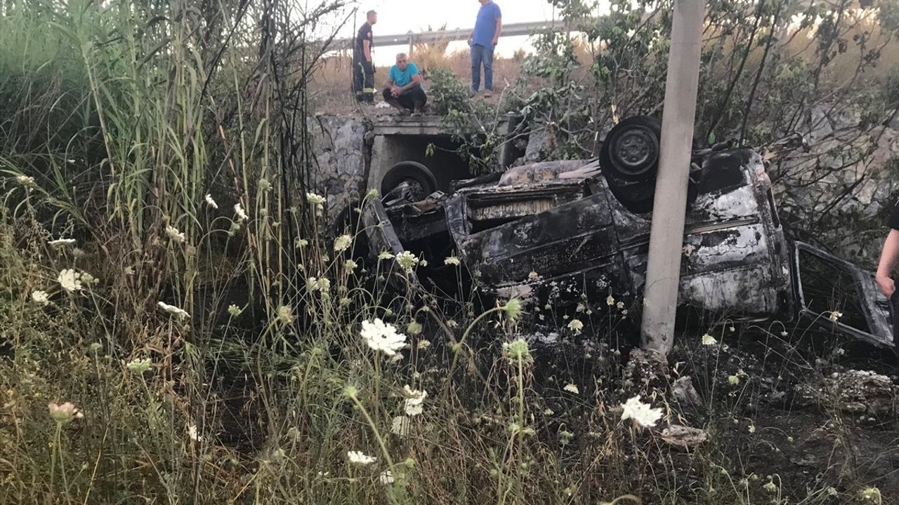 Antalya'da Trafik Kazası: Genç Sürücü Hayatını Kaybetti