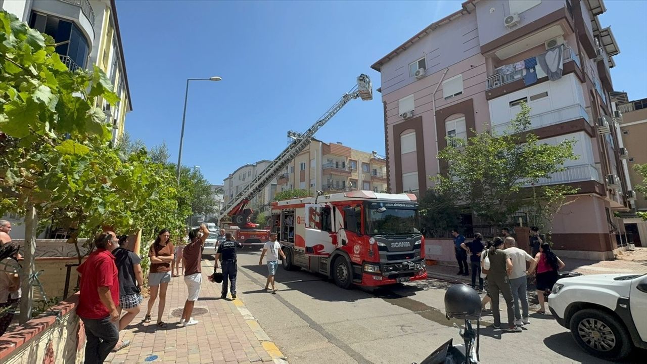 Antalya'da Yangın Panik Yarattı