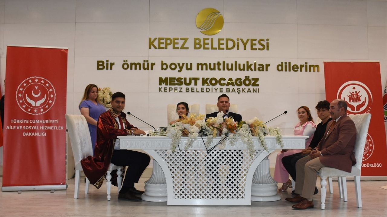 Antalya'da Yeni Çiftlerin Nikahı Kıyıldı