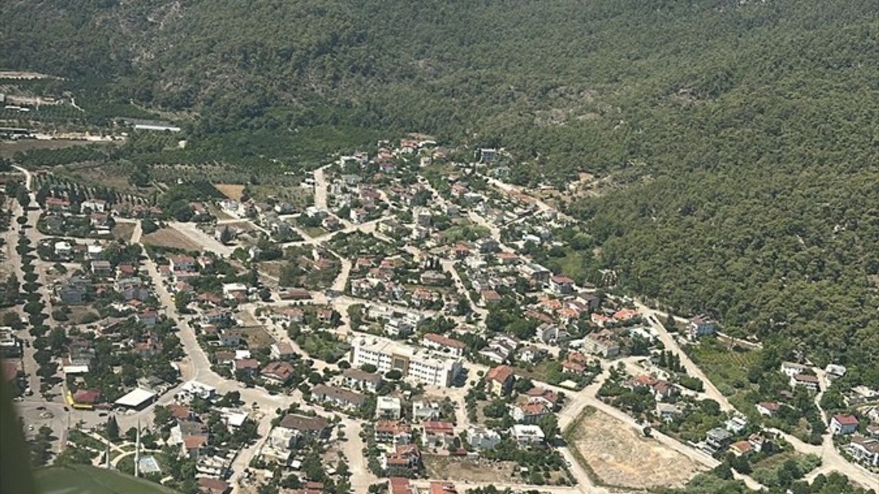 Antalya'daki Orman Yangınına Müdahale Devam Ediyor