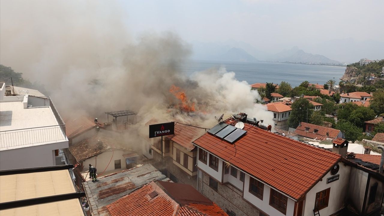 Antalya Kaleiçi'nde Yangın